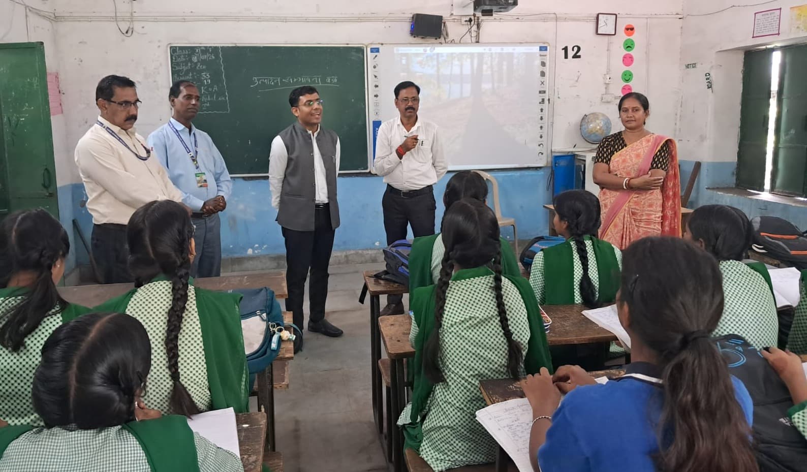 उप विकास आयुक्त ने सीएम स्कूल ऑफ एक्सीलेंस का किया निरीक्षण