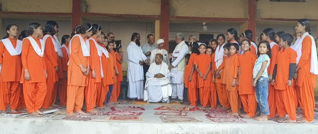 आर्ष कन्या गुरुकुल में हर्षोल्लास के साथ मना ‘शेर-ए-झारखंड’ भुवनेश्वर प्रसाद मेहता का 87वां जन्मदिन