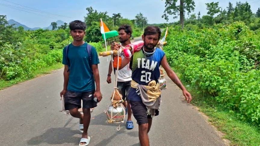 1510 किलोमीटर की कांवड़ यात्रा पर निकले राजकुमार, सुल्तानगंज से अकोला तक पैदल करेंगे सफर