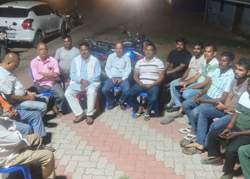 मुखिया मोतीलाल चौधरी की अध्यक्षता में बजरंग बली मंदिर के प्रांगण में मंदिर के विकास को लेकर बैठक, 