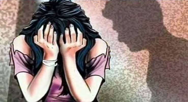 परीक्षा देने पहुंची छात्रा से छेड़छाड़ का आरोप, प्रोफेसर परीक्षा ड्यूटी से हटाए गए