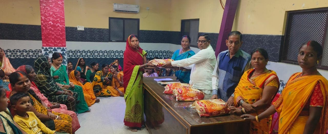 उज्ज्वला फाउंडेशन की बैठक में महिलाओं को मिली मदद