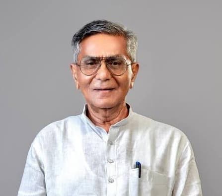 21 मवेशी लदे ट्रकों की बरामदगी के बाद गरमाया मामला, पूर्व विधायक ने चोरदाहा पिकेट पर उठाए सवाल