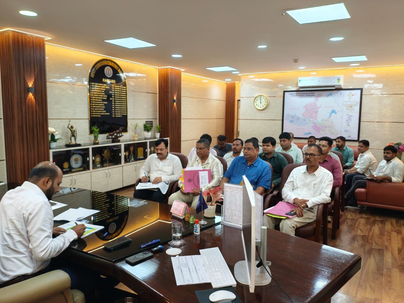 राजस्व वसूली में तेजी लाने के लिए एक माह का विशेष अभियान, उपायुक्त ने दिए निर्देश
