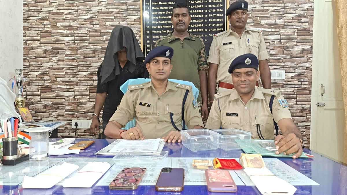 पाकुड़ रथ यात्रा में श्रद्धालुओं के मोबाइल चोरी करने वाला गिरोह गिरफ्तार, कई मोबाइल बरामद