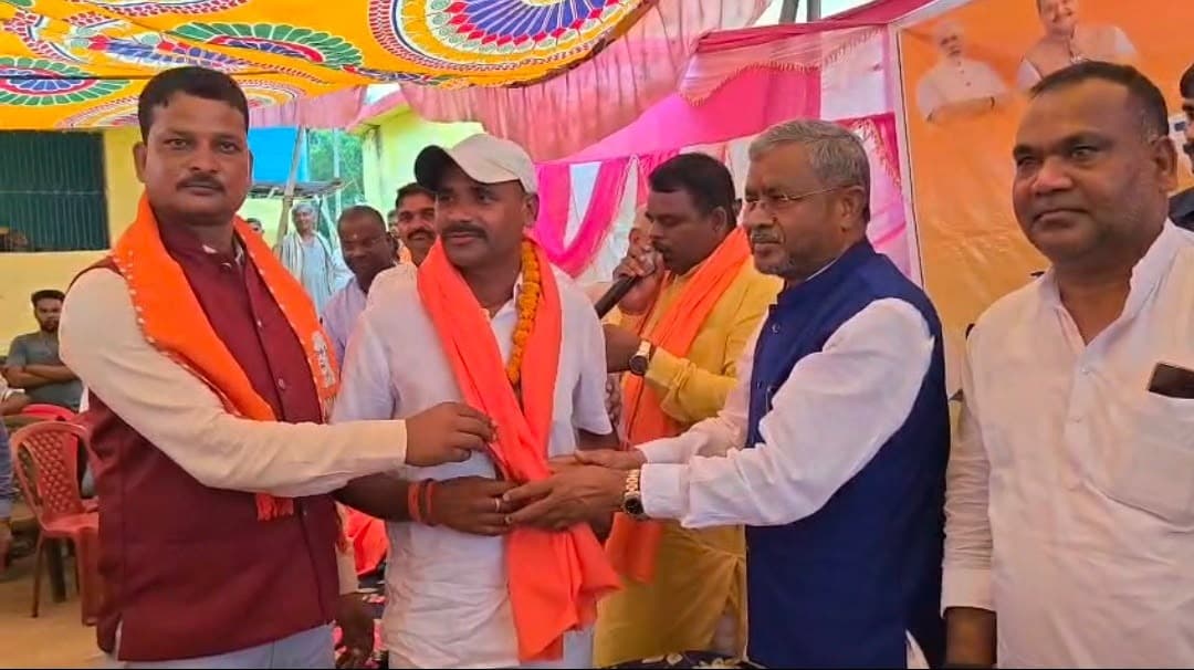 माले छोड़कर दर्जनों लोगों ने भाजपा का दामन थामा