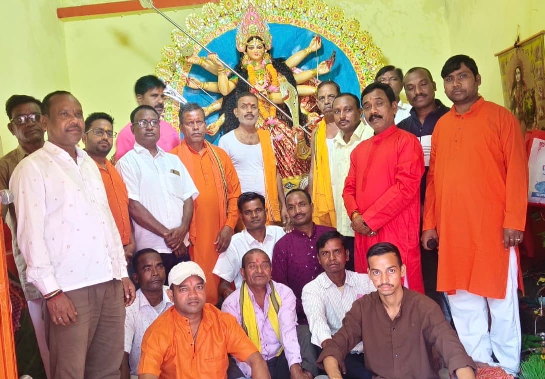 बलसगरा में मां दुर्गा का पट खुलते ही उमड़ी श्रद्धालुओं की भीड़