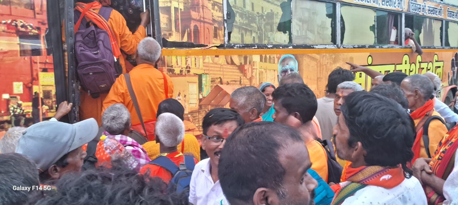 सांसद तीर्थ दर्शन यात्रा के तहत चार धाम के लिए 65 श्रद्धालुओं का जत्था रवाना