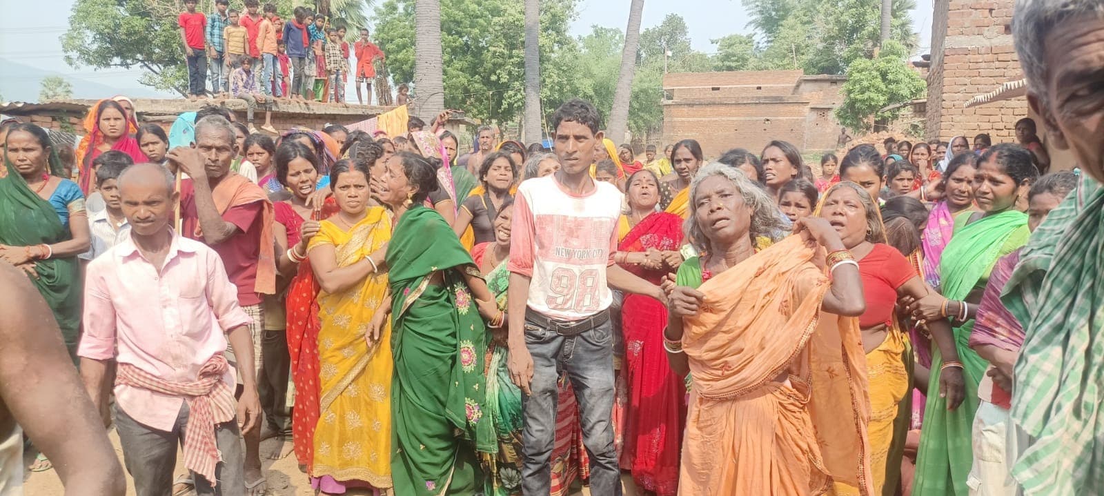 सतगावां में 17 वर्षीय किशोर की संदिग्ध परिस्थितियों में मौत, प्रेम संबंध को लेकर तनाव की चर्चा