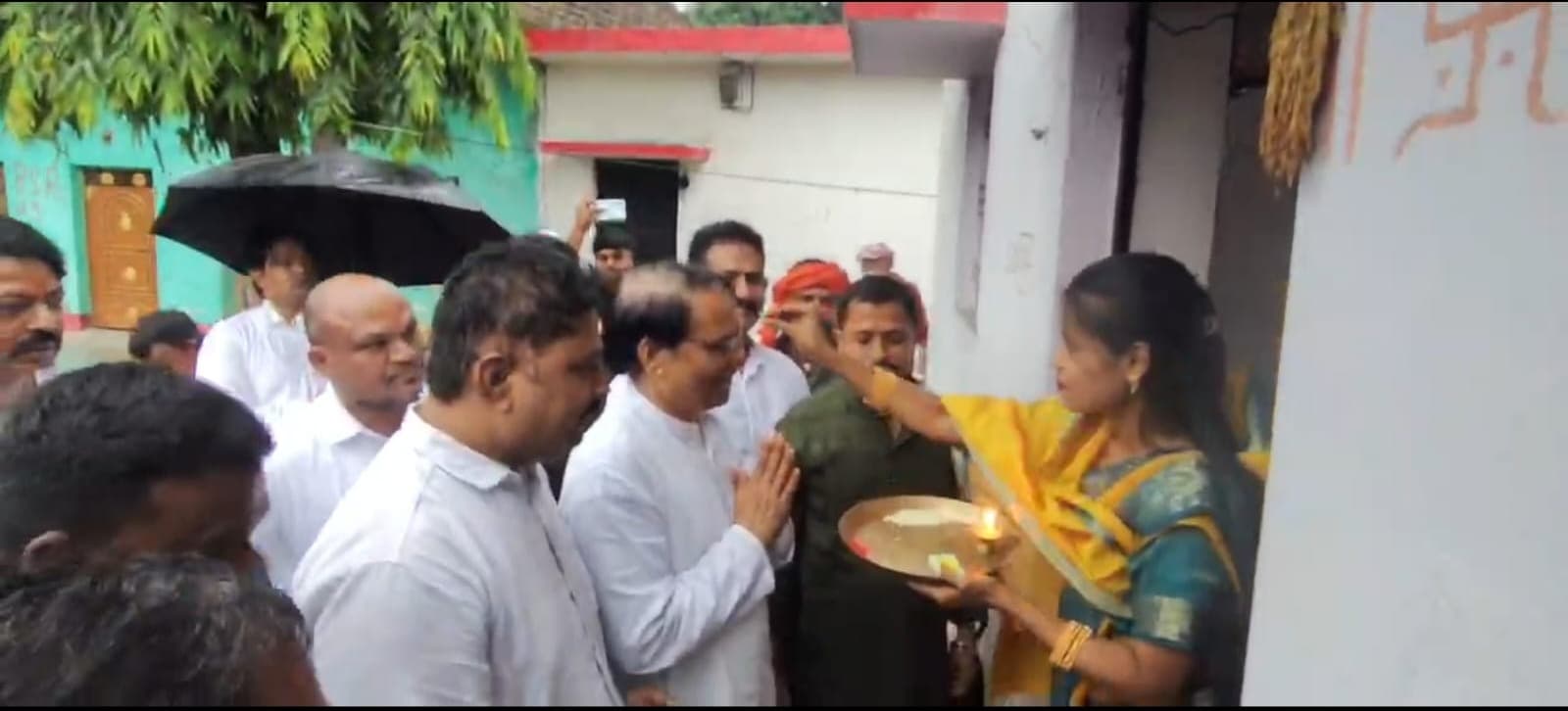 केरेडारी के बसरिया गांव पहुंचे कांग्रेस के राष्ट्रीय महासचिव के. राजू, रैयतों और विस्थापितों का जाना दर्द