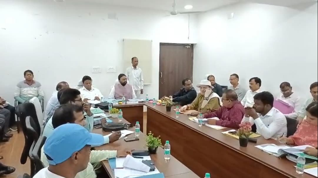 विधानसभा समिति ने रामगढ़ में अधिकारियों के साथ की समीक्षा बैठक