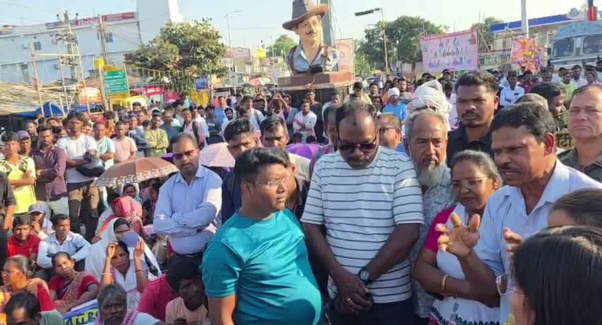 फादर बेनेडिक्ट बरला पर हमले के विरोध में खूंटी में प्रदर्शन