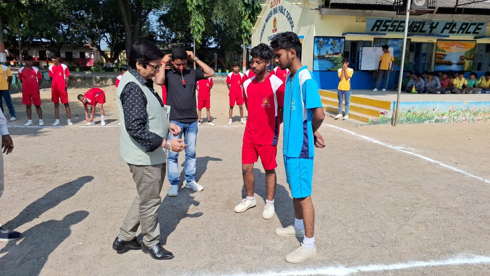 सुरेखा प्रकाशभाई पब्लिक स्कूल में इंटर हाउस बालक वर्ग (बॉयज) वॉलीबॉल प्रतियोगिता संपन्न, टैगोर हाउस बना विजेता