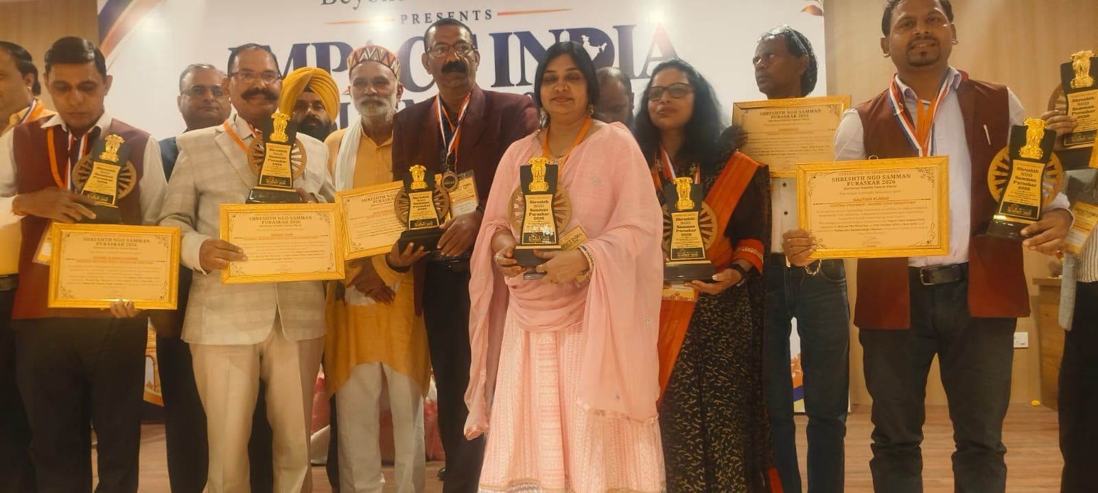 आदर्श युवा संगठन को दिल्ली मे मिला सम्मान 