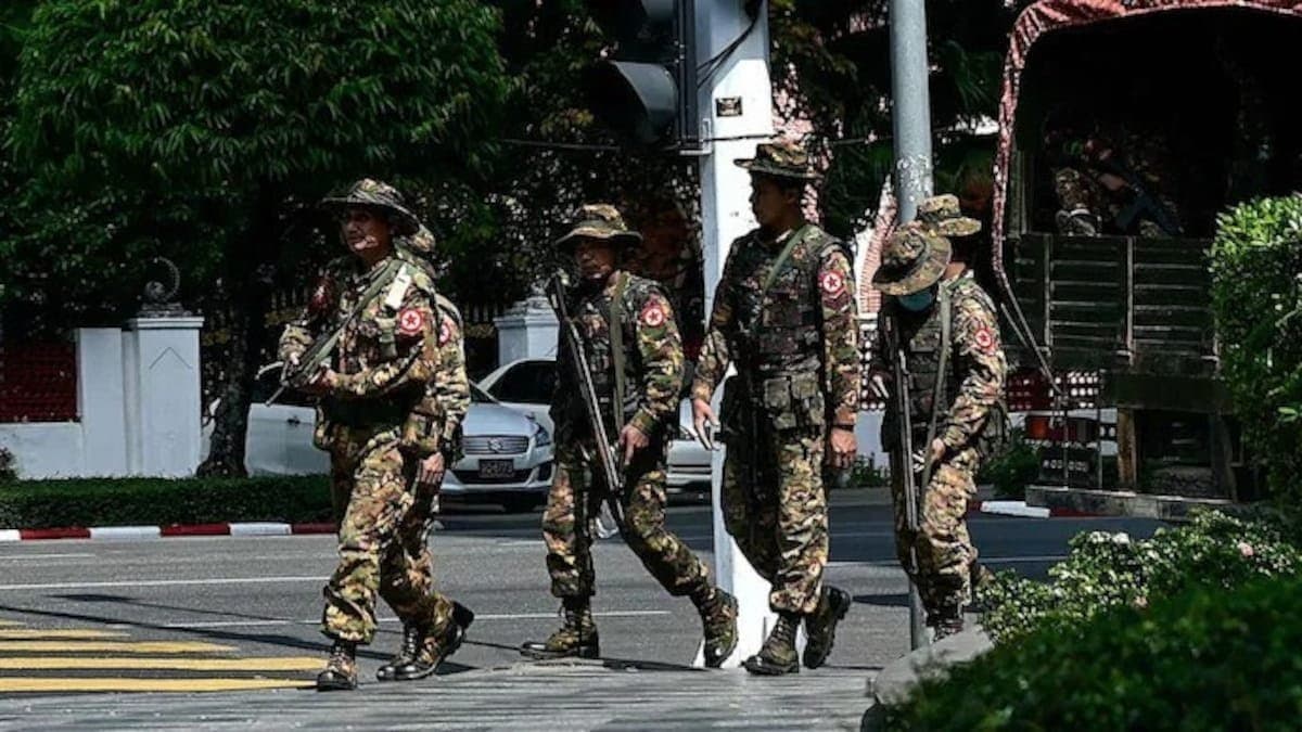 म्यांमार में बौद्ध मठ पर एयरस्ट्राइक, ध्यान में जुटे 14 लोगों की मौत; 20 घायल