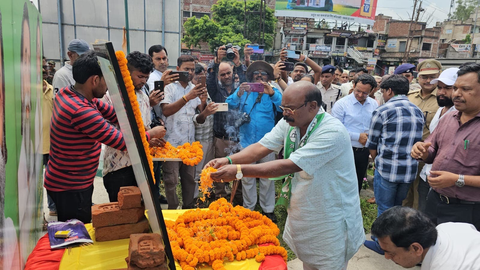 बरही चौक का बदला नाम, अब ‘स्व. शिबू सोरेन चौक’; नामकरण को लेकर स्थानीय स्तर पर उठे सवाल
