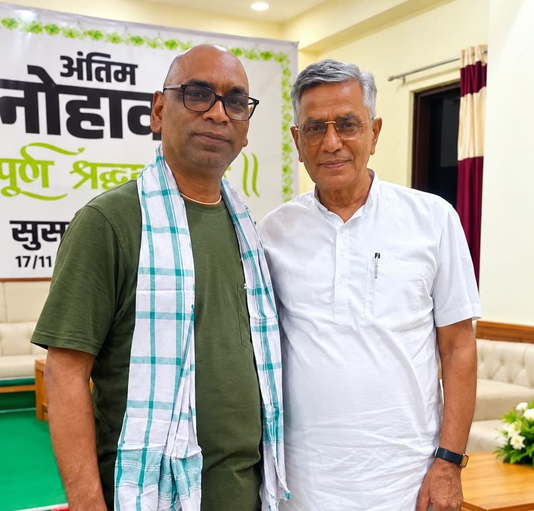 रूपी सोरेन के एकादशाह में शामिल हुए पूर्व विधायक उमाशंकर अकेला, हेमंत सोरेन से मिलकर जताया शोक
