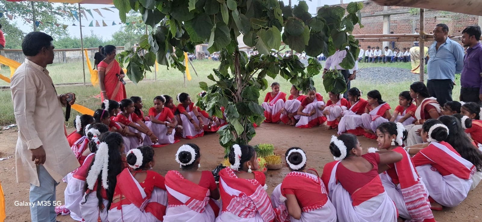 किसान हाई स्कूल में करमा महोत्सव का आयोजन
