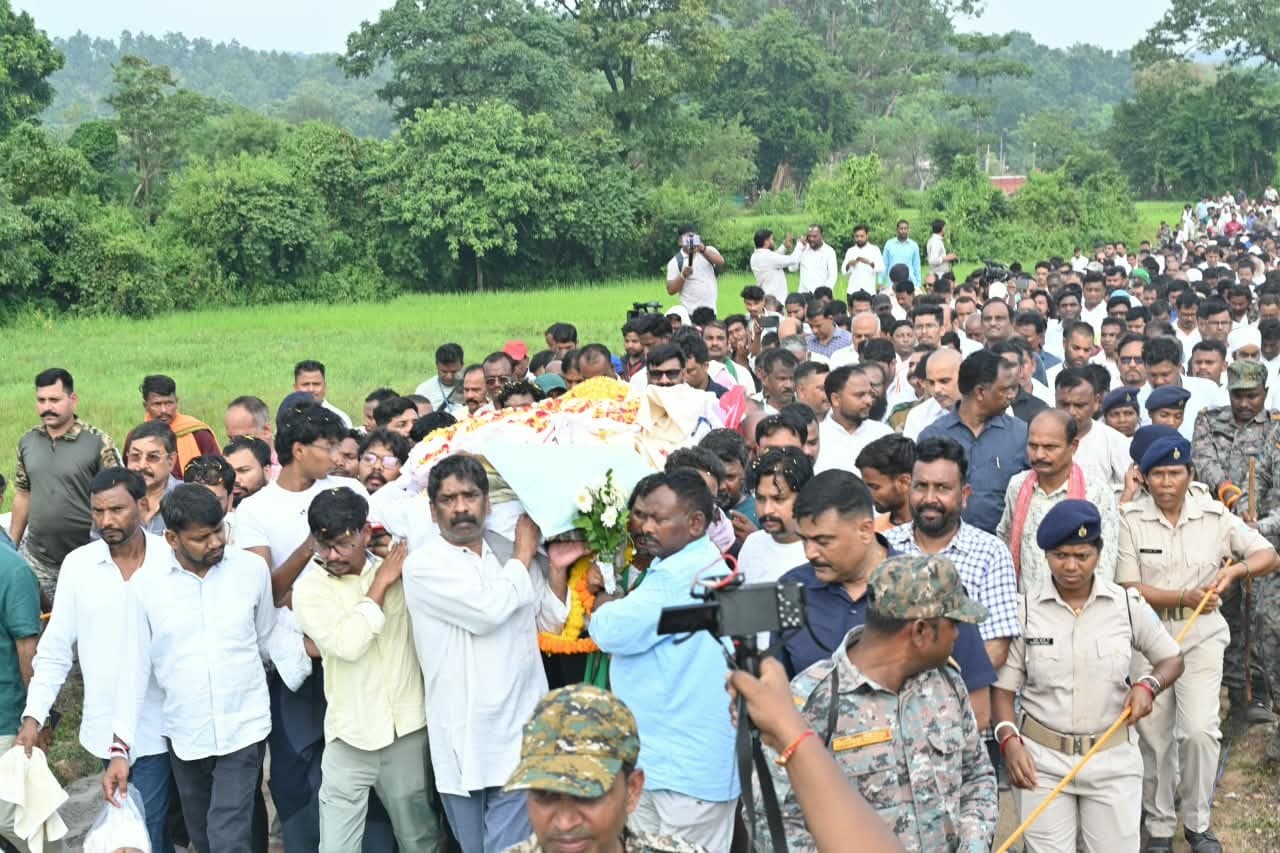 नेमरा में रूपी सोरेन का अंतिम संस्कार, हेमंत सोरेन ने मुखाग्नि दी