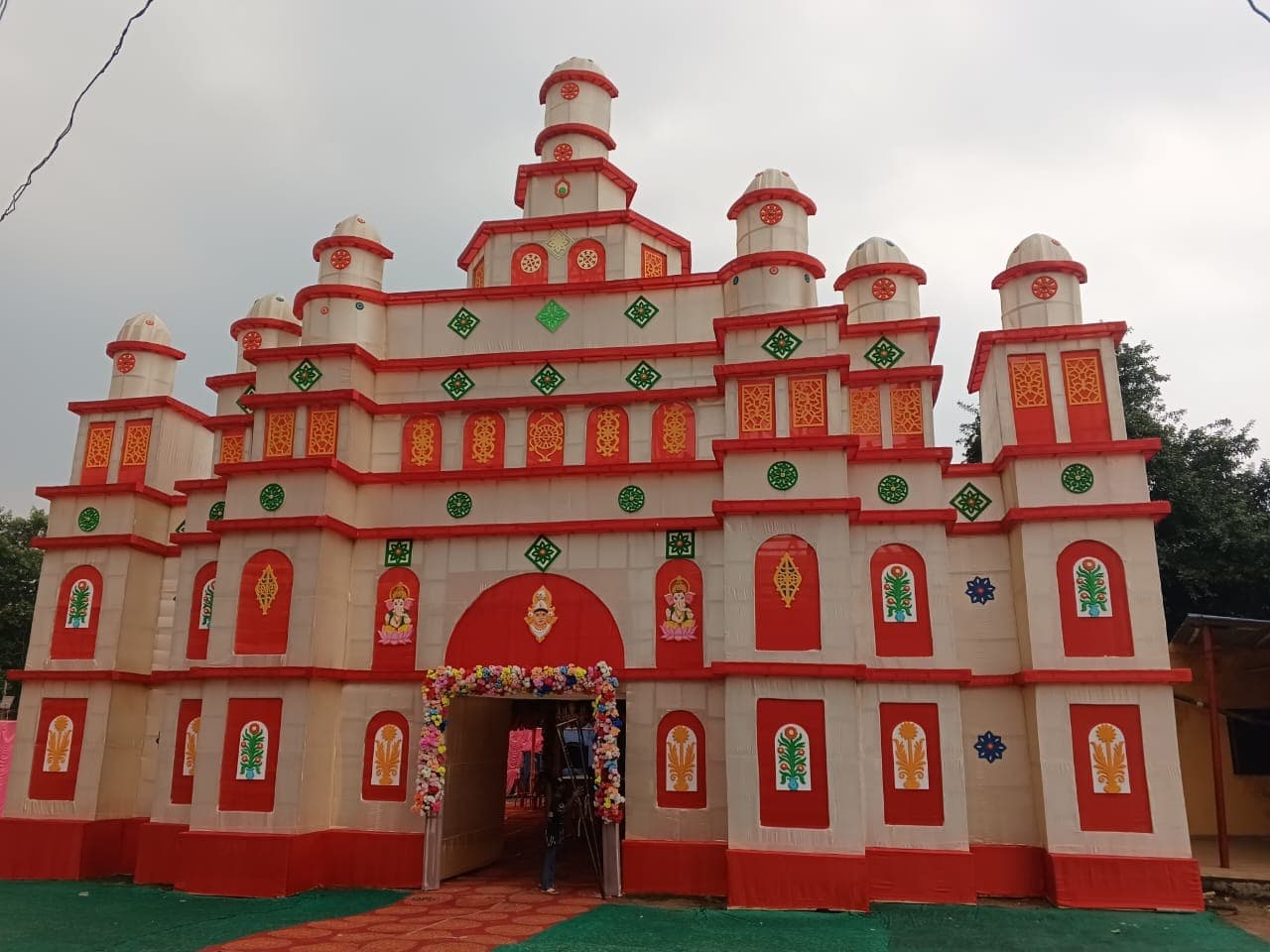 भुरकुंडा कोयलांचल, भदानीनगर, बासल क्षेत्रो में मां दुर्गा के छठे स्वरूप माता कात्यायनी की हुई पूजा अर्चना