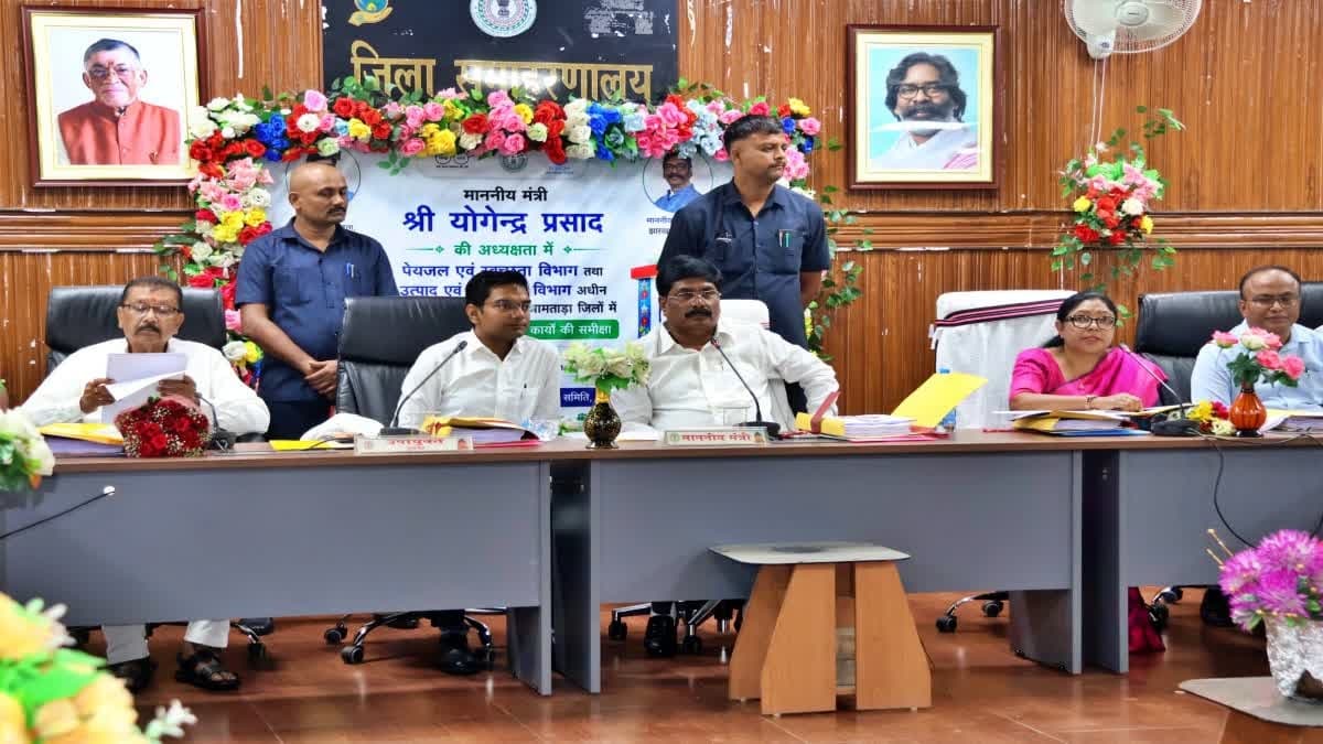 दुमका में शराब की कालाबाजारी पर सख्ती के निर्देश, उत्पाद मंत्री ने अधिकारियों को दिए कड़े आदेश