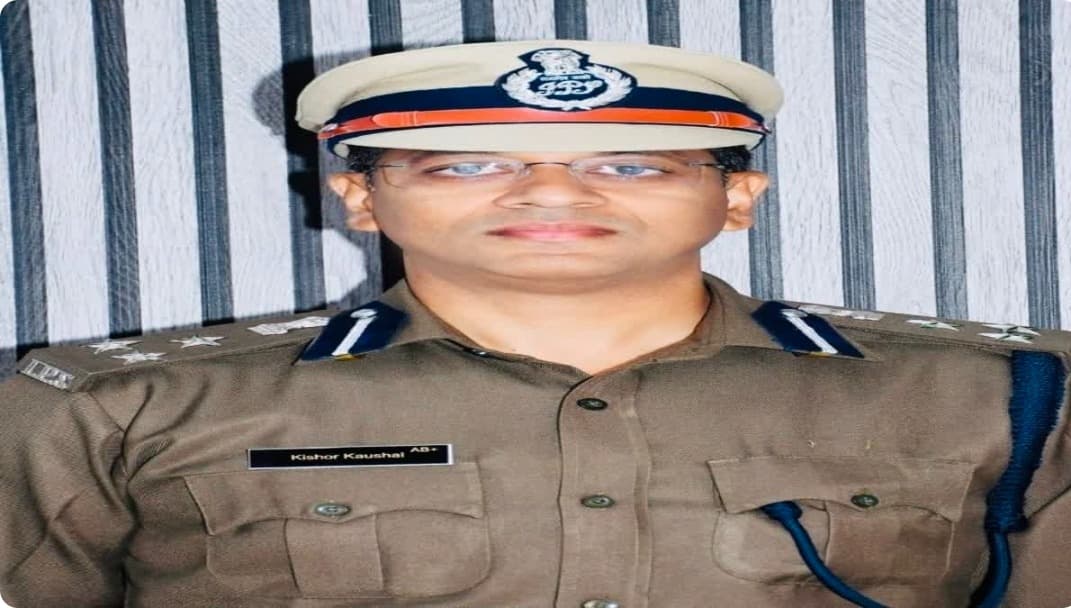 आर्म्स एक्ट और फायरिंग मामलों में लापरवाही पर बड़ी कार्रवाई, डीएसपी समेत चार दारोगा को शोकॉज