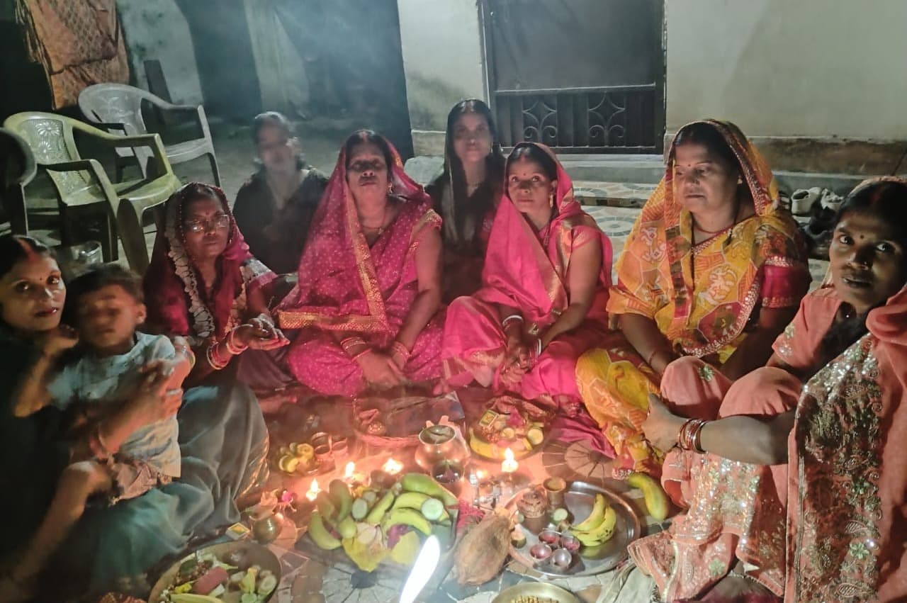 माताओं ने रखा जीउतिया व्रत,कथा सुनी