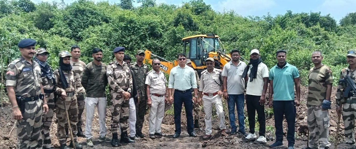 MMDR एक्ट के तहत अंगवाली बंद खदान पर CISF, CCL और पुलिस की संयुक्त कार्रवाई से कोयला माफिया में हड़कंप।