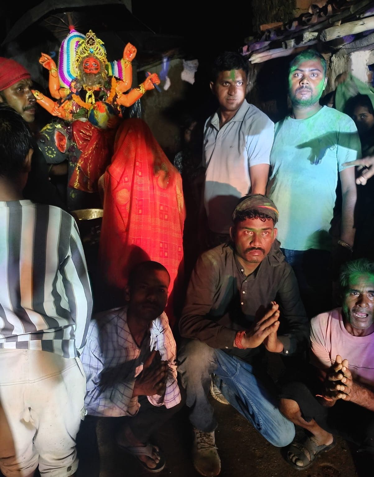 गाजे-बाजे के साथ विश्वकर्मा प्रतिमाओं का हुआ विसर्जन, जयकारों से गूंजा गोला