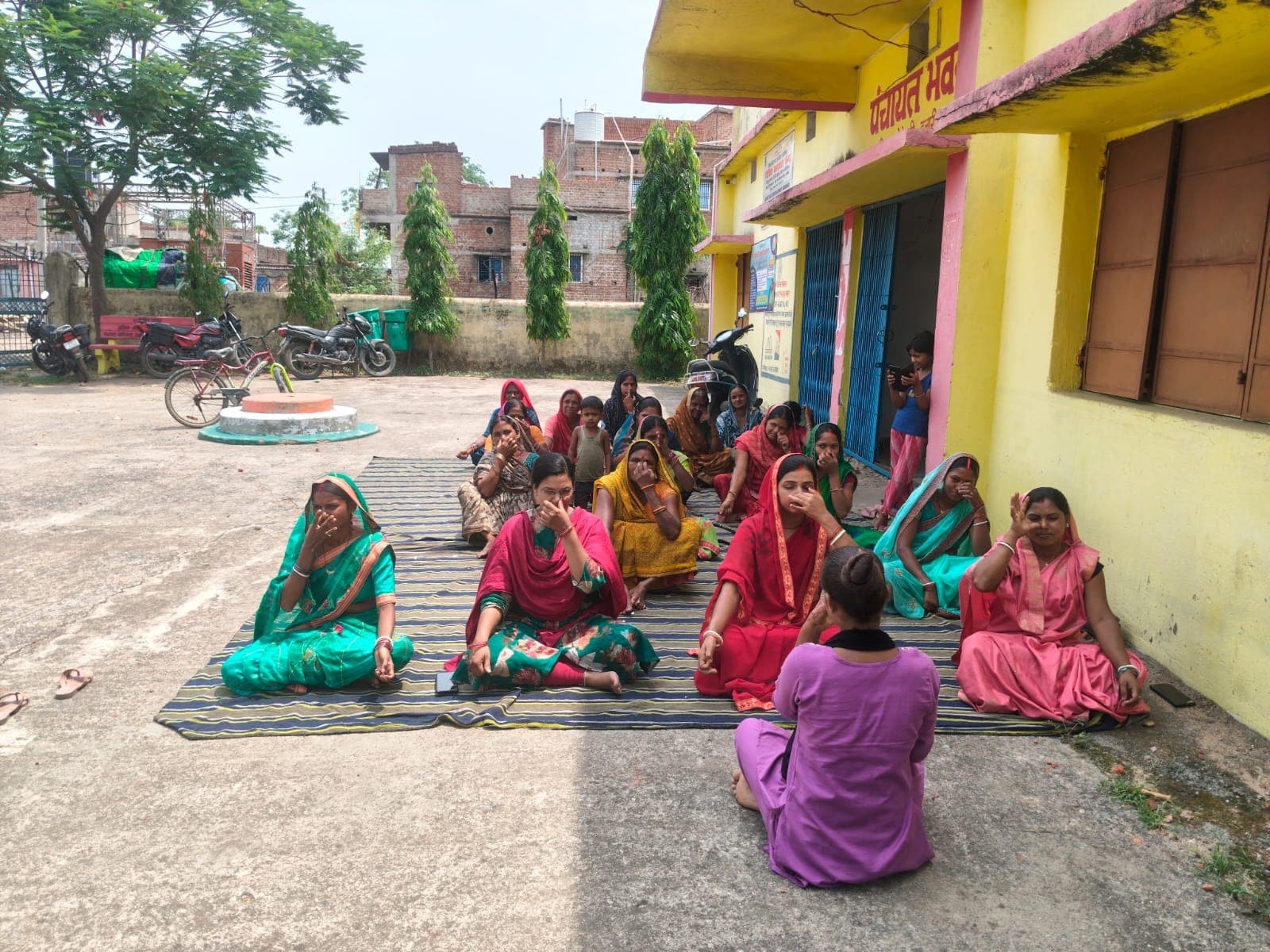 अंतरराष्ट्रीय योग दिवस पर केरेडारी प्रखंड की सभी पंचायतों में हुआ सामूहिक योगाभ्यास