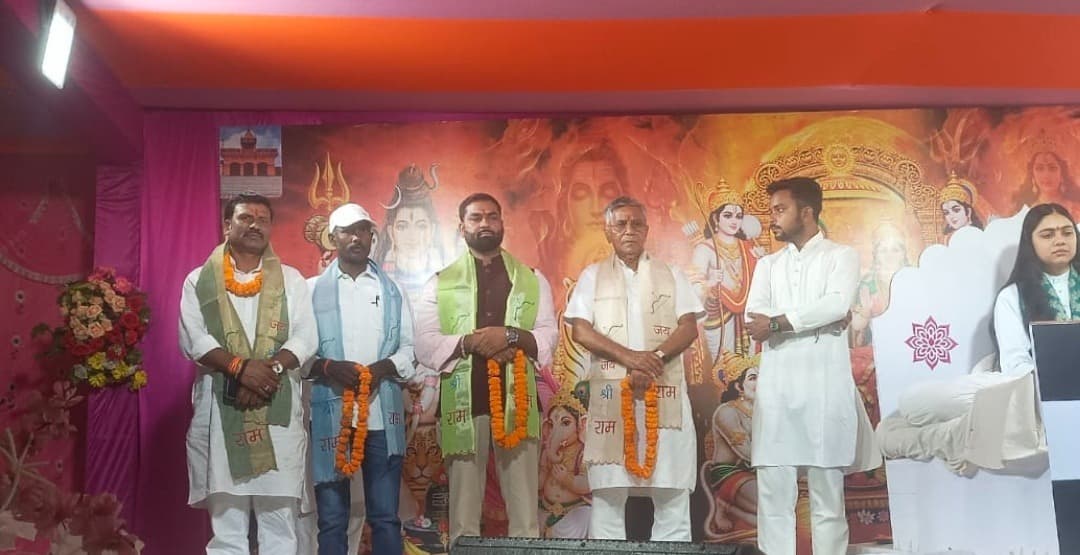 कमला माता मंदिर में प्रवचन संध्या का पूर्व विधायक उमाशंकर अकेला ने किया शुभारंभ