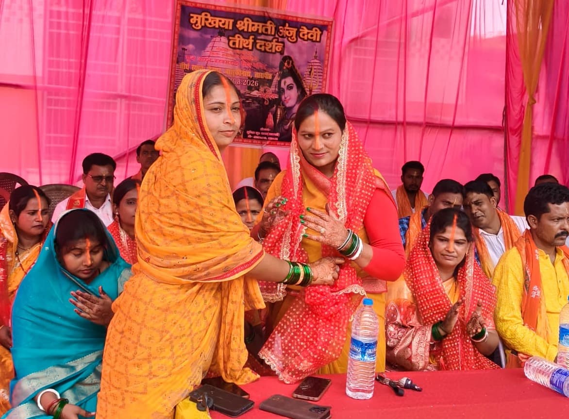 कटकमदाग पंचायत से देवघर, बासुकीनाथ व तारापीठ के लिए तीर्थयात्रियों का पहला जत्था रवाना