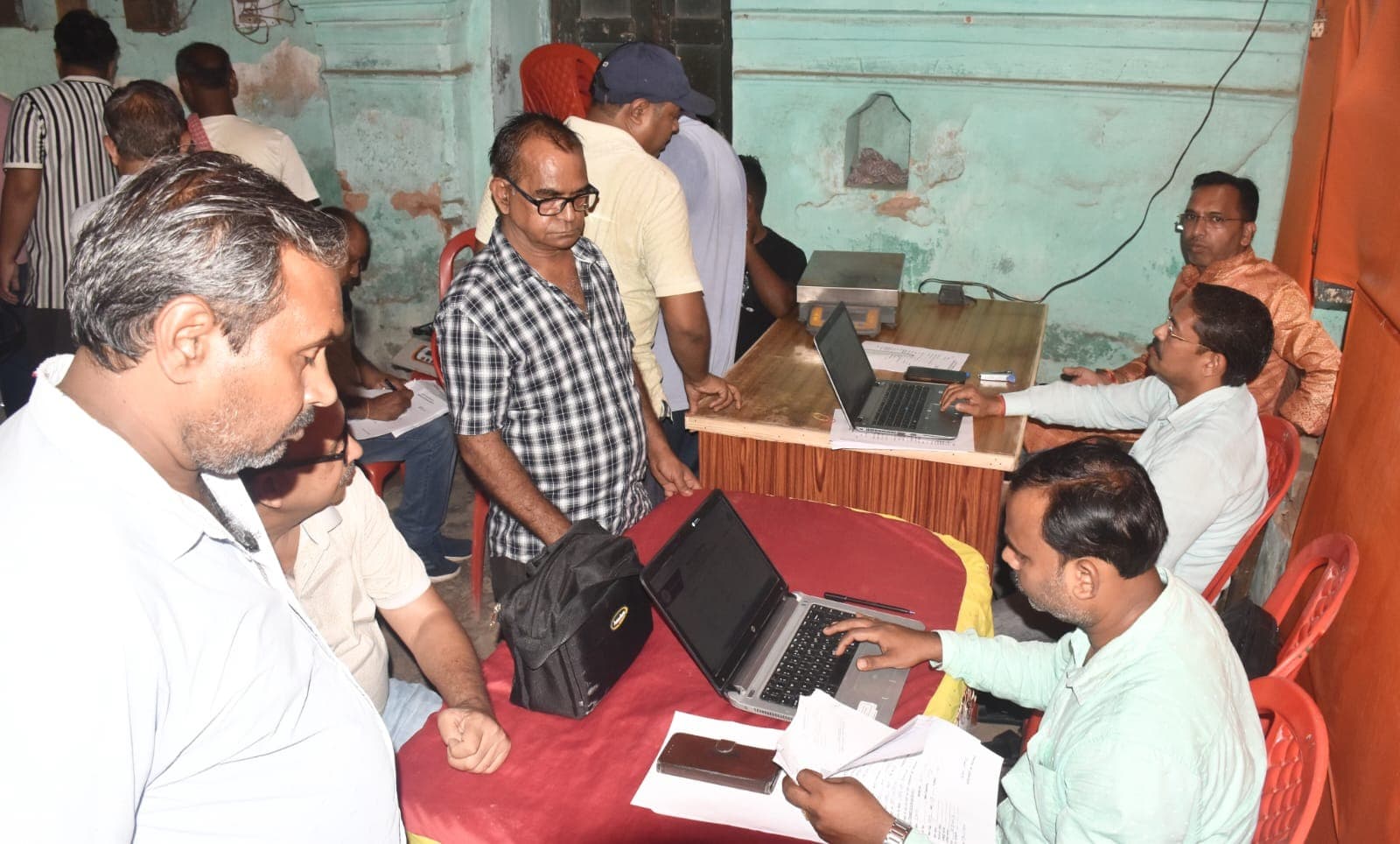 दुकानदारों की समस्याओं को ध्यान में रखते हुए विशेष शिविर का आयोजन