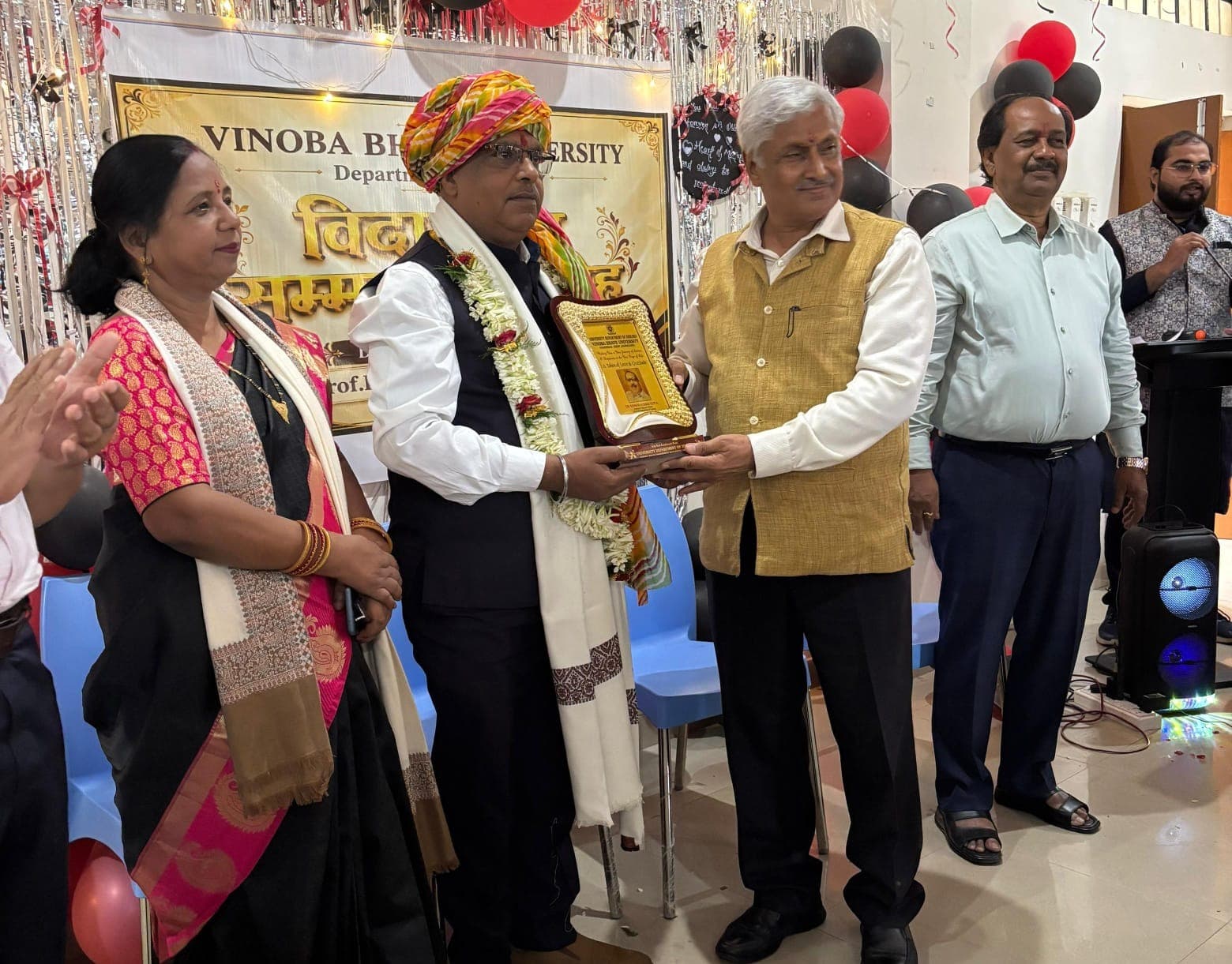 डॉ. किशोर कुमार गुप्ता को भावभीनी विदाई, कुलपति बोले- विश्वविद्यालय उनके योगदान को हमेशा याद रखेगा