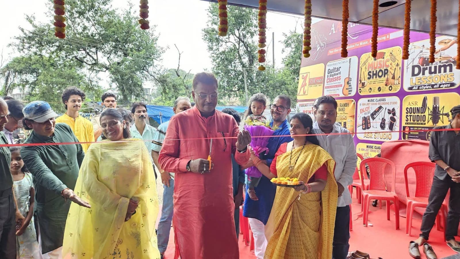 भाजपा महिला मोर्चा की बहनों ने सांसद मनीष जायसवाल को बांधी राखी, स्नेह के साथ लिया सुरक्षा और सम्मान का संकल्प