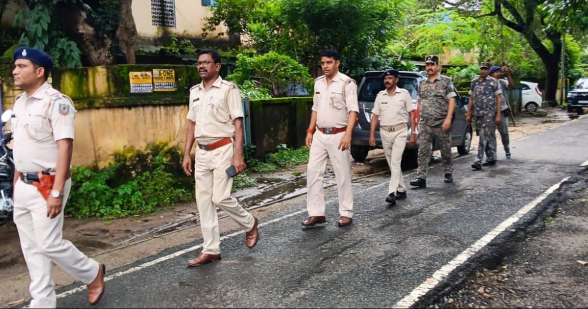 अड्डेबाजी पर रोक लगाने को रामगढ़ पुलिस की पैदल गश्ती