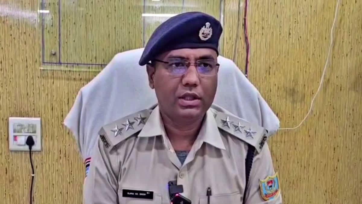 सत्यापन प्रक्रिया में पैसे के लेनदेन का आरोप, दो गिरफ्तार