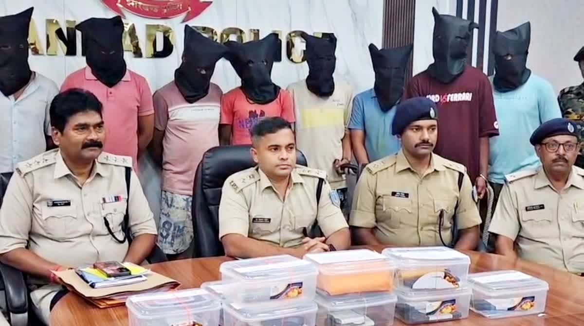 धनबाद में साइबर अपराधियों पर बड़ी कार्रवाई, 11 आरोपी गिरफ्तार