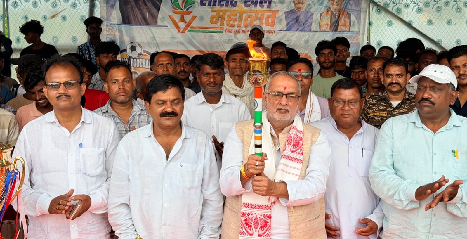 पदमा में नमो फुटबॉल टूर्नामेंट का भव्य शुभारम्भ, खिलाड़ियों ने लिया नशामुक्त समाज का संकल्प