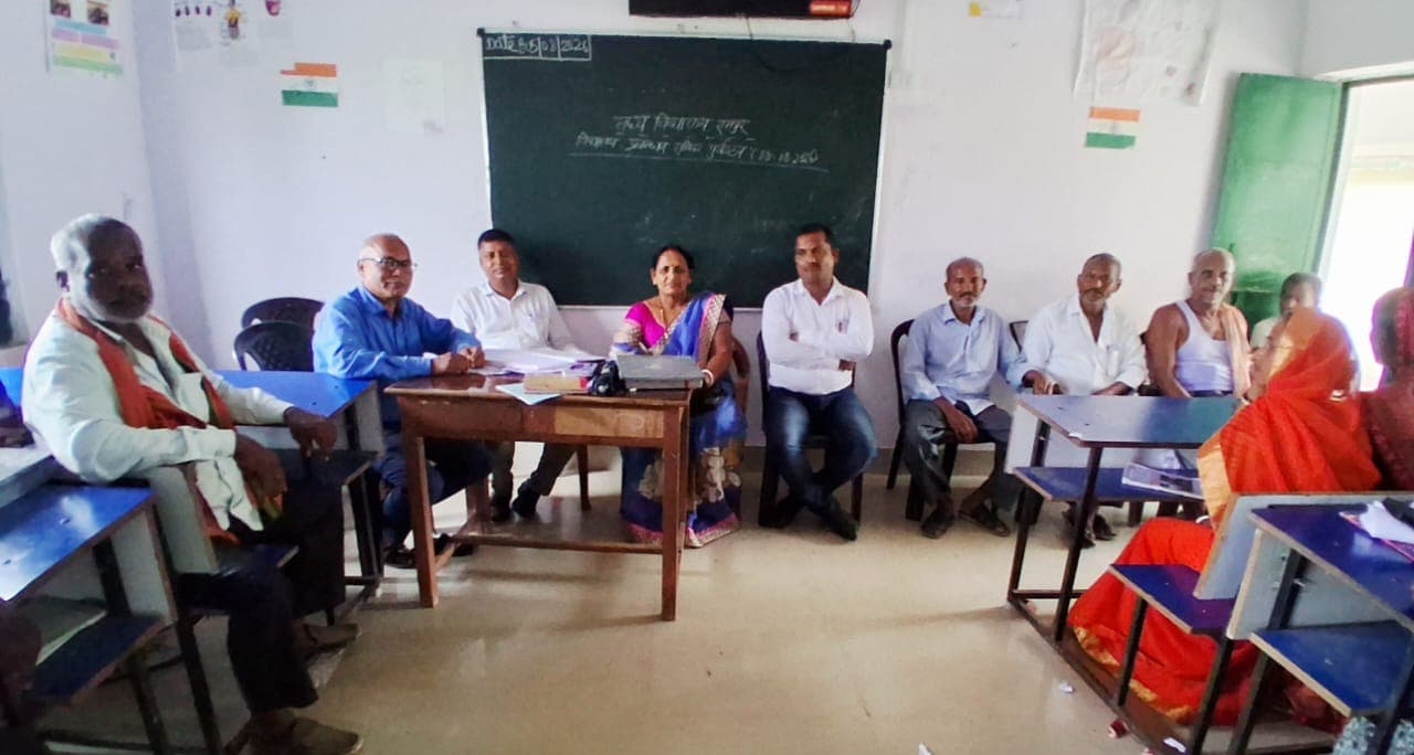 लोकतांत्रिक प्रक्रिया से चुनी गई विद्यालय प्रबंधन समिति, मंटू प्रसाद को मिली अध्यक्ष की जिम्मेदारी