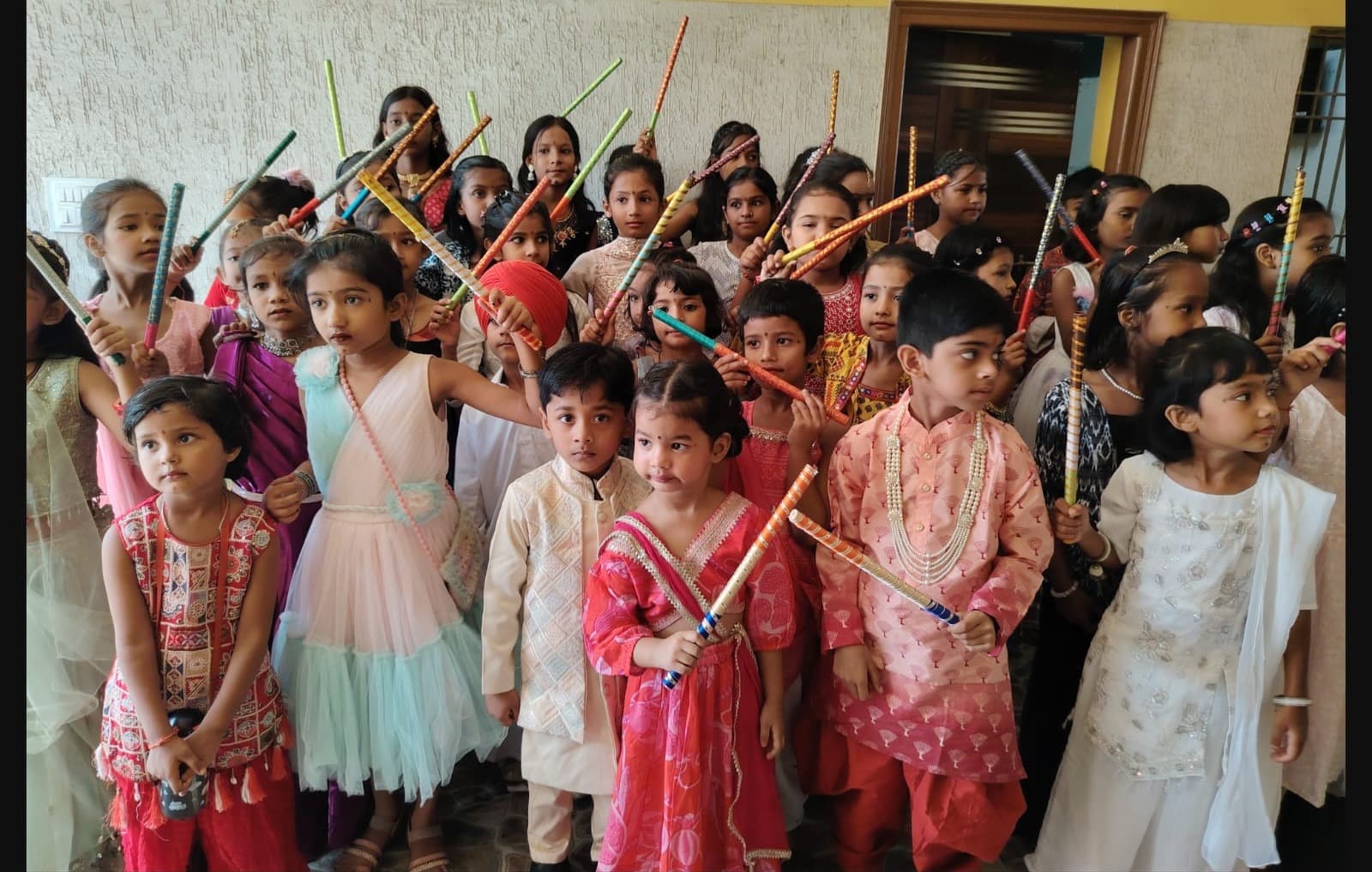 डांडिया के रंग में रंगे डैफोडिल्स पब्लिक स्कूल के विद्यार्थी, नृत्य के जरिए दिखाई भारतीय संस्कृति की झलक