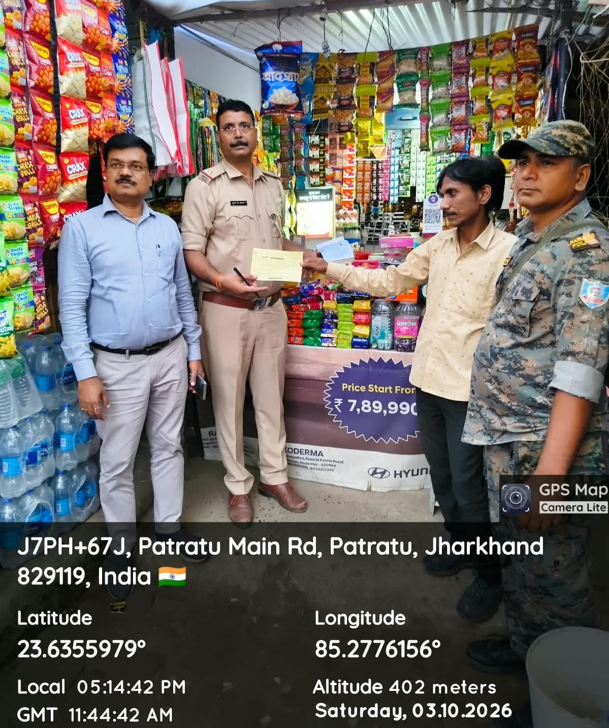 तंबाकू नियंत्रण अभियान में दुकानदारों को नियमों की जानकारी दी गई
