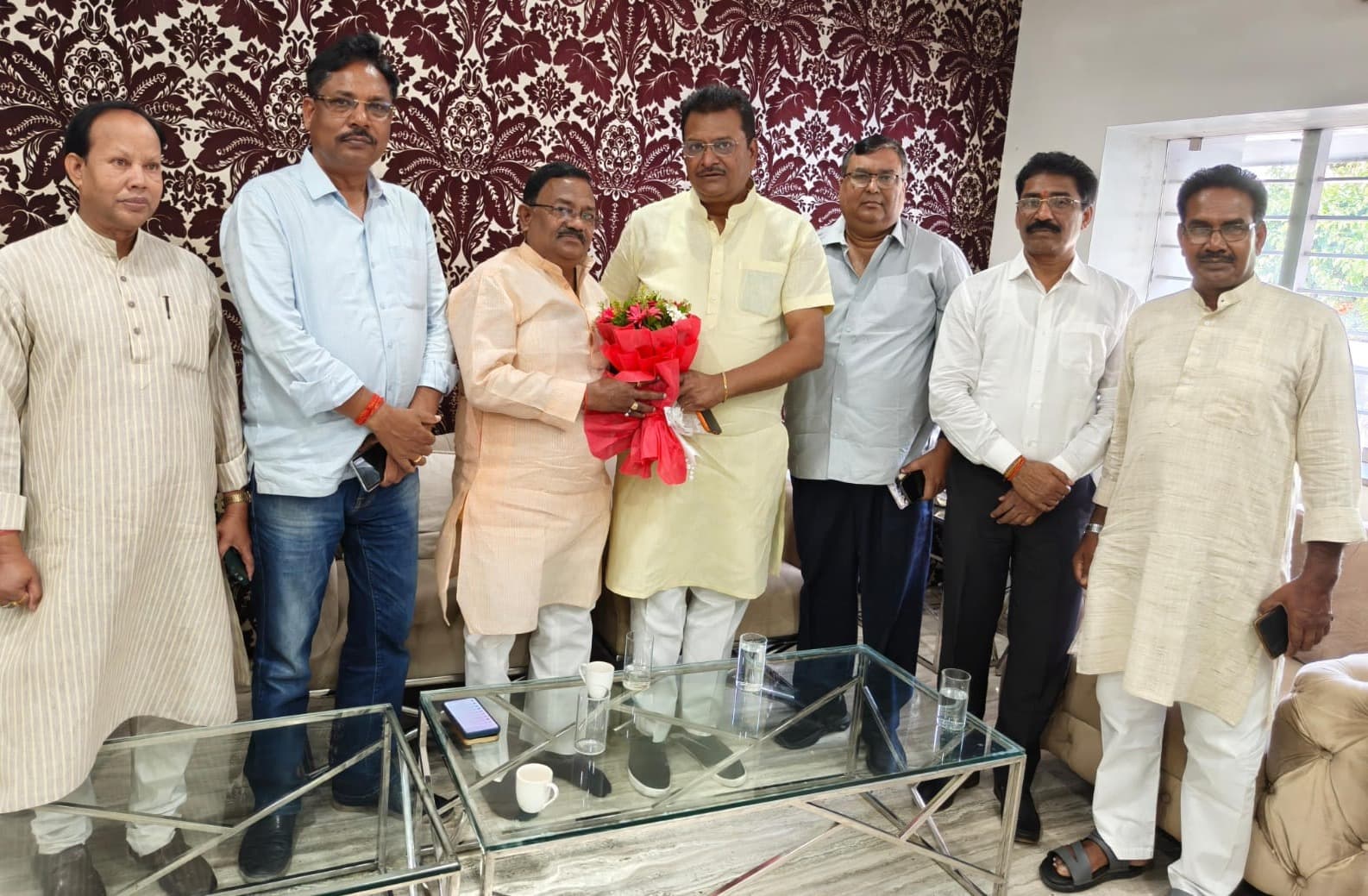 सांसद मनीष जायसवाल से मिले भाजपा जिला संगठन प्रभारी किसुन कुमार दास