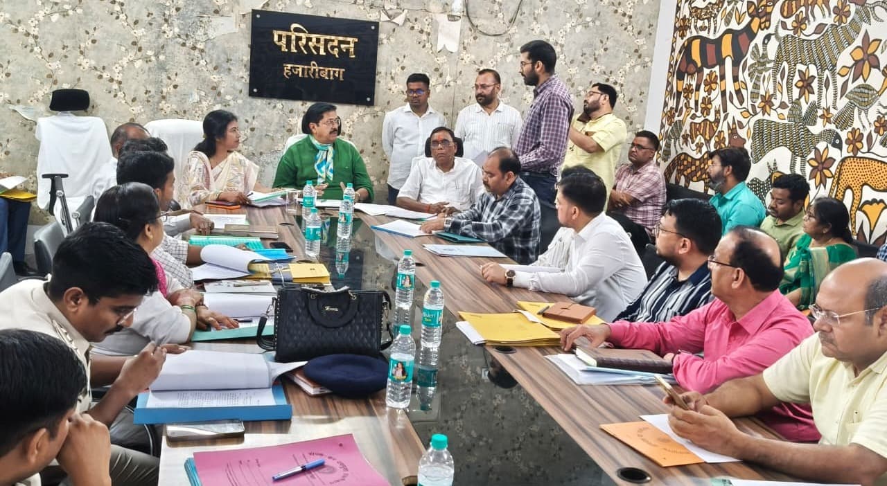 विधानसभा की याचिका समिति ने हजारीबाग में लंबित मामलों की समीक्षा की