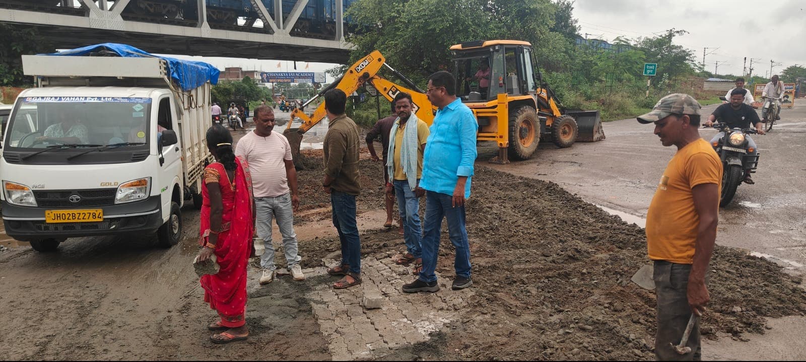 हजारीबाग इंद्रपुरी-बानादाग सड़क के गड्ढे भरने का काम शुरू, NHAI सक्रिय