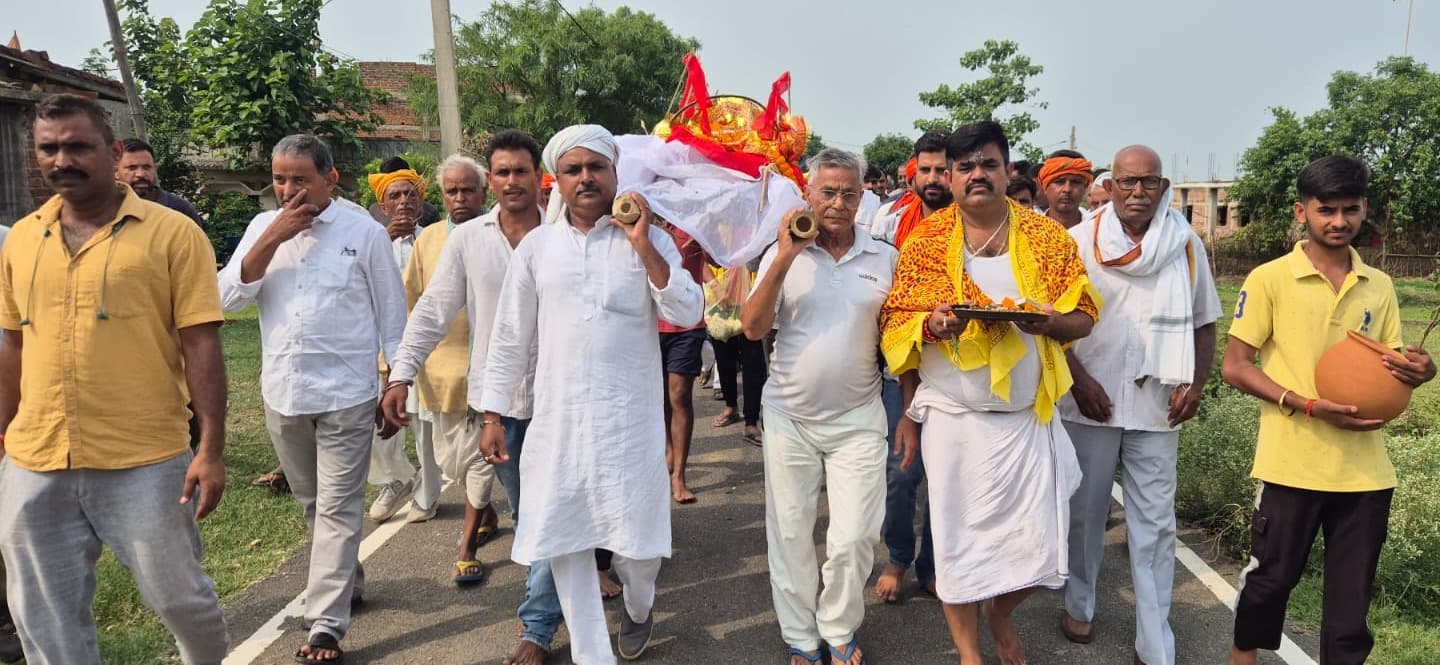 पूर्व मुखिया नरेंद्र सिंह की माता की अंतिम यात्रा में उमड़ा जनसैलाब