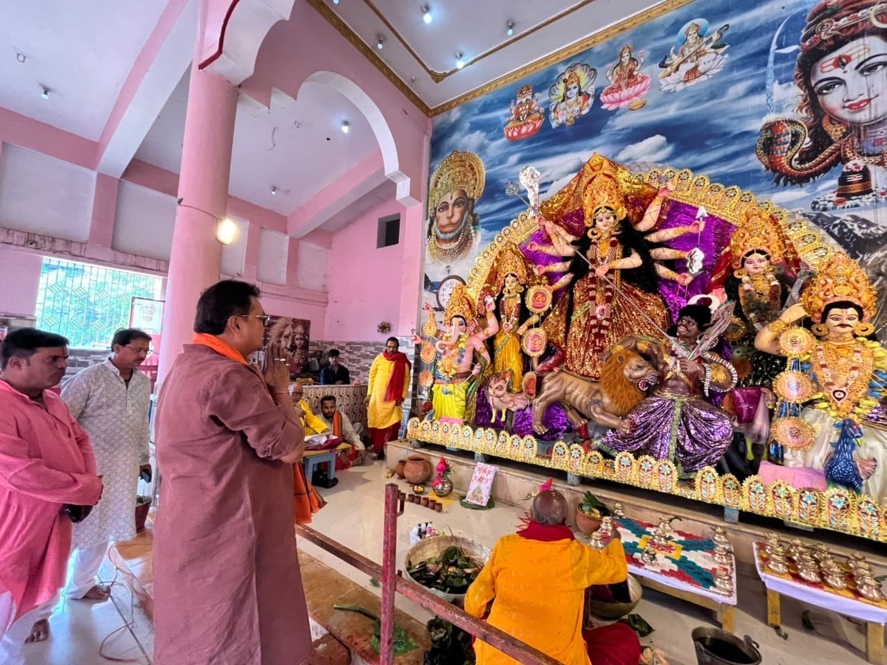 महासप्तमी पर सदर और दारू के दुर्गा मंडपों में पहुंचे सांसद मनीष जायसवाल, मां दुर्गा का लिया आशीर्वाद