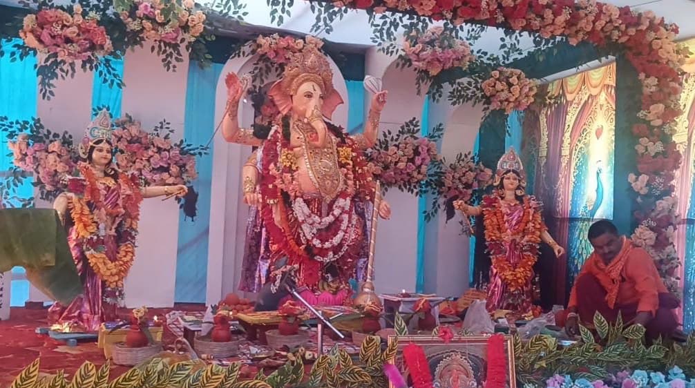 गणपति बप्पा मोरिया के जयकारों से गूंजा तूफान चौक