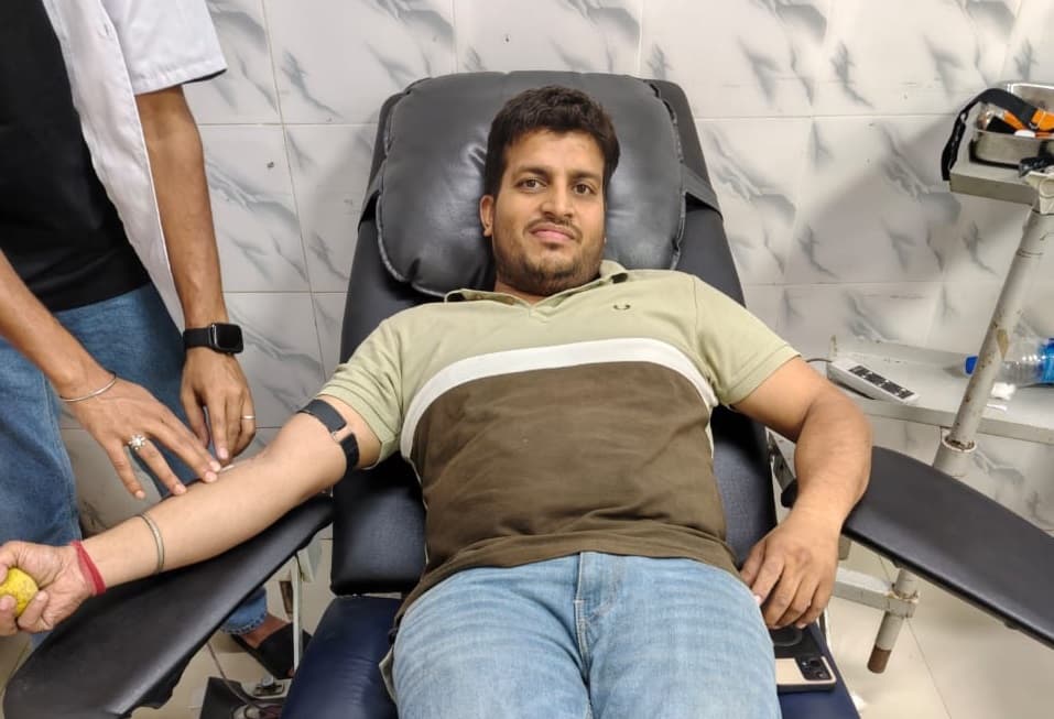 विश्व तंबाकू निषेध दिवस के अवसर पर वॉलंटरी ब्लड डोनर्स एसोसिएशन ने लगाया रक्तदान शिविर 