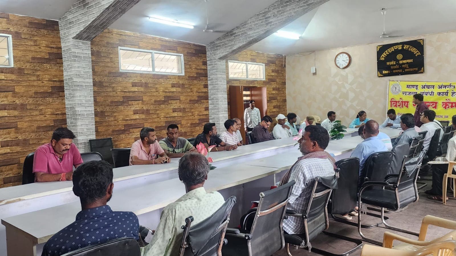 विशेष राजस्व शिविर के दूसरे दिन पंजी-II सुधार और ऑनलाइन लगान रसीद से जुड़े मामलों का हुआ निष्पादन